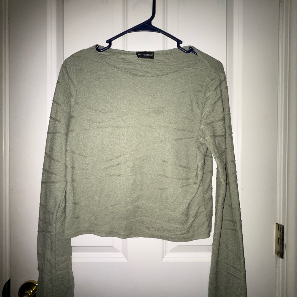 PrettyLittleThing Green Cropped Fitted Sweatshirt